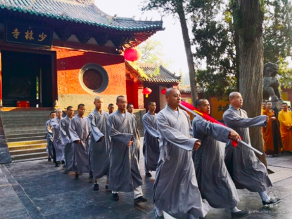 Kuil Shaolin Angkat Bendera Nasional Memberi Sinyal Kontrol Beijing 1