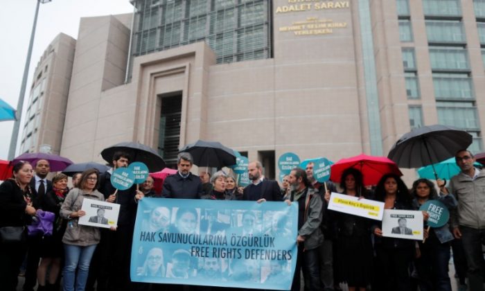 Pengadilan Turki Bebaskan Delapan Aktivis Yang Dijerat Kasus Terorisme