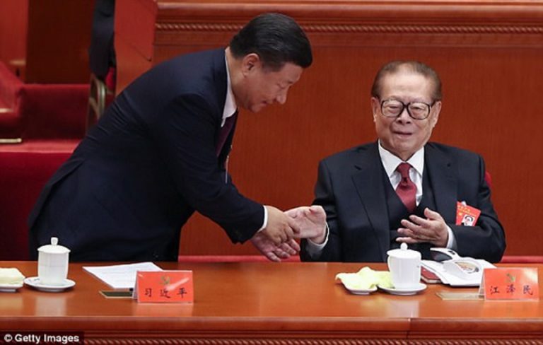 Bangkit dari ‘Kematian’: Mantan Presiden Tiongkok Jiang Zemin Muncul di Konggres Nasinal Membuat Riuh Media Sosial