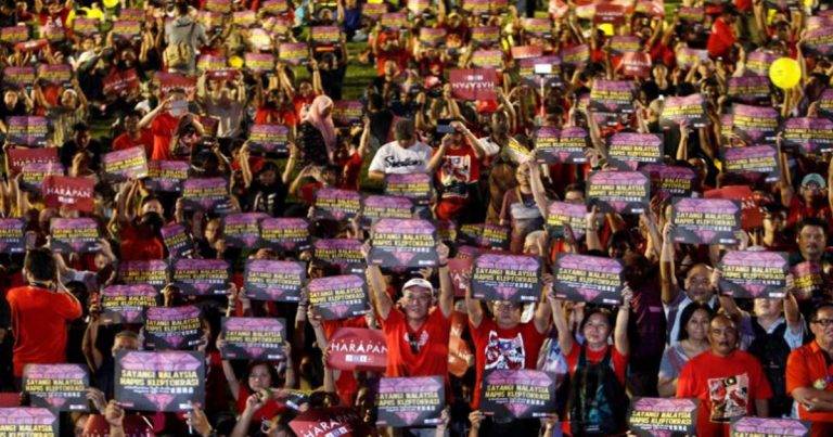 Ribuan Demonstran di Malaysia Turun ke Jalan Menggelar Aksi untuk Melengserkan PM Najib