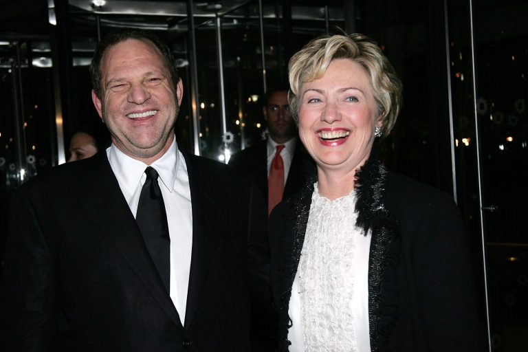 Clinton Dan Demokrat Janji Sumbangkan Kembali Donasi Weinstein