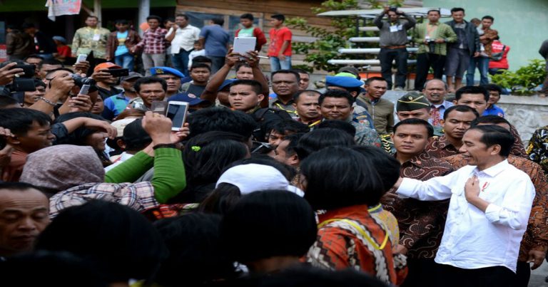 Presiden Jokowi Targetkan Relokasi Pengungsi Gunung Sinabung Selesai 2018