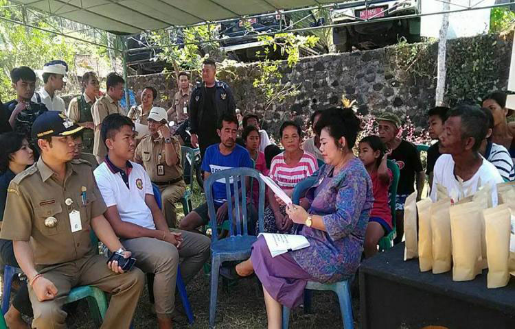 Pengungsi Diluar Wilayah Kawasan Bahaya Gunung Agung Boleh Pulang