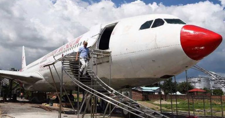 Pilot di Nepal Menyulap Rongsokan Pesawat Menjadi Museum Penerbangan