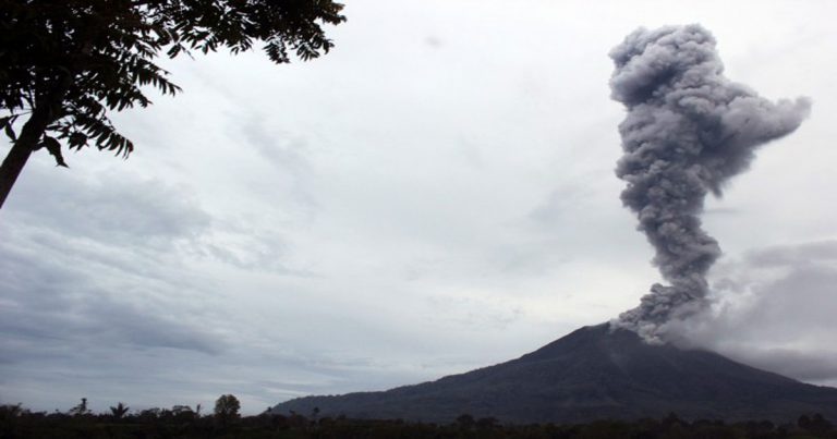 Terdapat 127 Gunung Api di Indonesia, Ini Dia 3 Gunung Api yang Masih Erupsi Hingga Sekarang