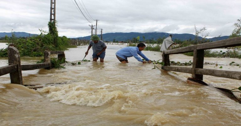 Banjir Disertai Longsor Melanda Vietnam, Puluhan Orang Tewas dan 180.000 Ternak Hanyut