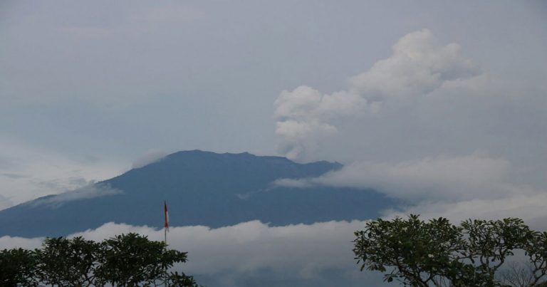 Terungkap Gunung Agung Meletus Jenis Freatik, Sulit Diprediksi! Ketahui Selengkapnya