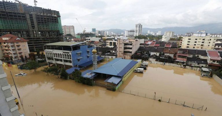 Banjir Besar Melanda Pulau Penang Malaysia Setelah Diguyur Hujan Lebat 15 Jam, Ribuan Warga Mengungsi