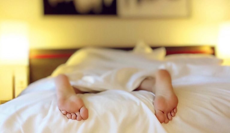 Cara Menghindari Insomnia: 10 Lakukan dan 10 Larangan