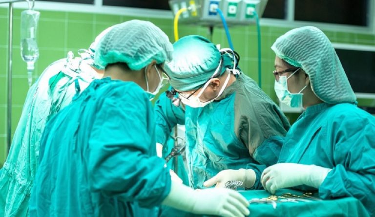 Dokter Kontroversial Memperinci Transplantasi Kepala di Tiongkok