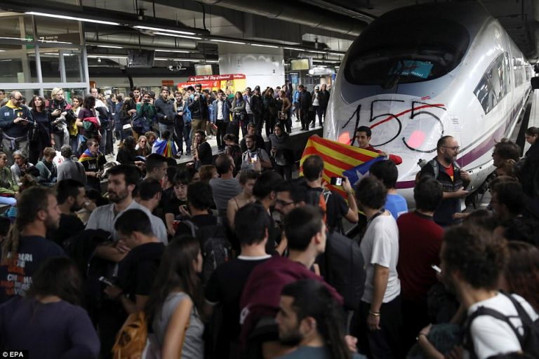 Demonstrasi Katalan Merdeka Blokir Jalanan dan Jalur Kereta Api