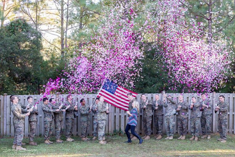 Janda Tentara Amerika Gelar Pesta Pengumuman Jenis Kelamin Anak pada Hari Veteran