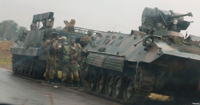 Tank Siaga di Jalanan Luar Ibu Kota Zimbabwe Pasca Ancaman Panglima Militer