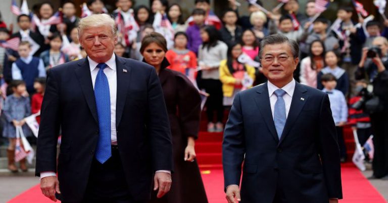 Trump Mengirim Pesan Kekuatan dan Harapan di Korea Selatan