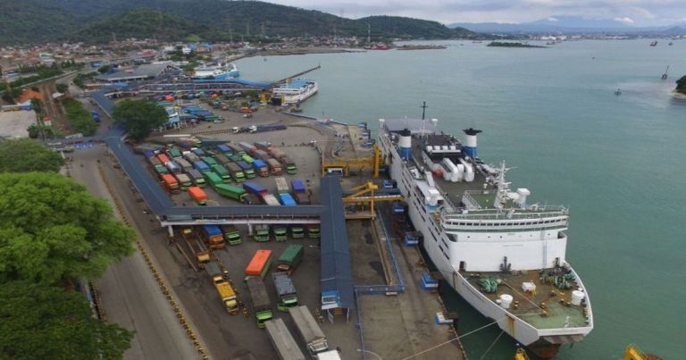 Gelombang Laut Mencapai 5 Meter, Layanan Penyeberangan Merak-Bakauheni Ditutup Sementara