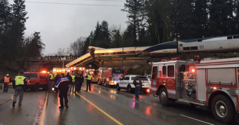 Enam Orang Dipastikan Tewas dalam Kecelakaan Kereta Amtrak Amerika