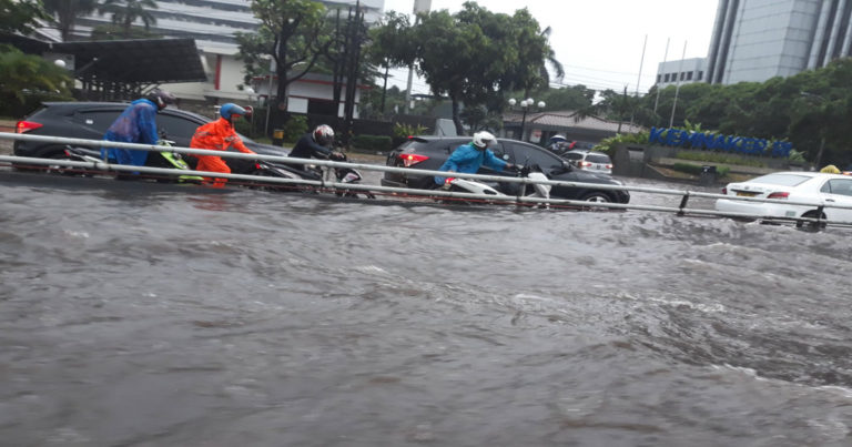 Hujan Esktrem Melanda Jakarta, Sejumlah Kawasan Dikepung Banjir