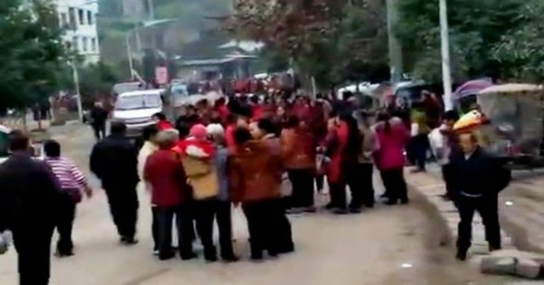 Sadis! Siswa Sichuan, Tiongkok Memenggal Kepala Ibunya Lalu Merekam dan Mengunggah Videonya