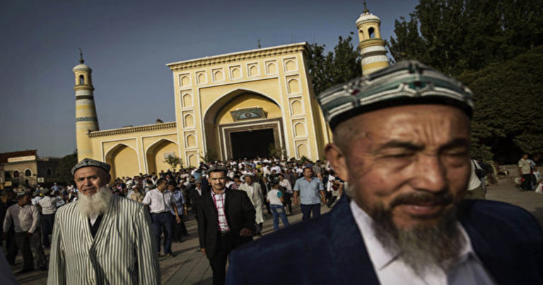 PKT Memperketat Pengawasan Xinjiang Menyebabkan Ribuan Muslim Uighur Hilang