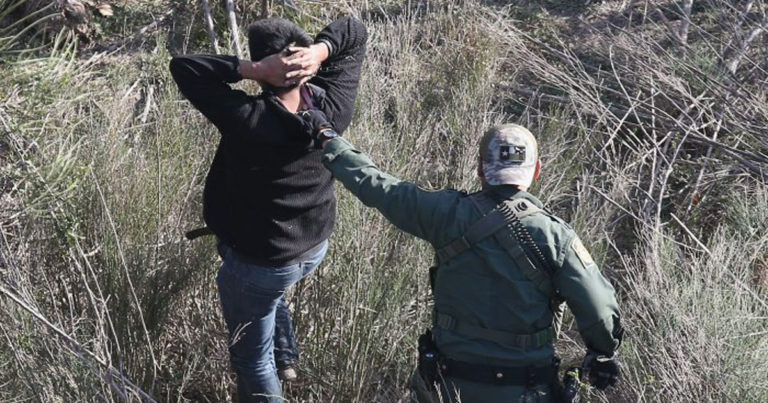 Serangan Terhadap Petugas Patroli Perbatasan Amerika Meningkat Hampir Dua Kali Lipat