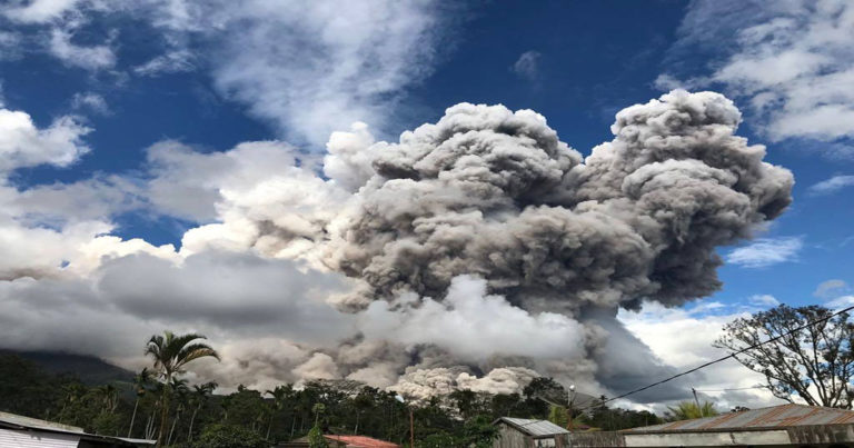 Gunung Sinabung Kembali Meletus, Luncurkan Awan Panas Sejauh 4,6 KM