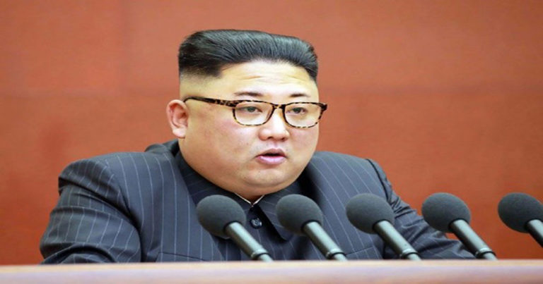 Kim Jong-un Menangis atau Pertanda Terpaksa Menyerahkan Senjata?