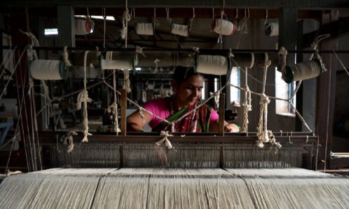 kenaikan tarif impor tekstil india lindungi produsen tekstil dalam negeri