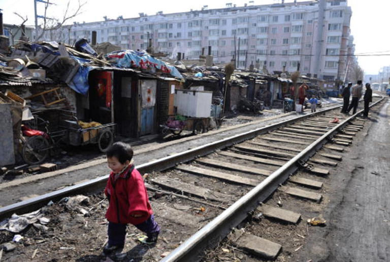 Lebih dari 300 Pembeli di Kota Xi’an, Tiongkok Terpaksa Menempati Rumah Apartemen yang Belum Selesai Pembangunannya