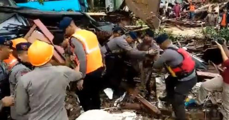 Tsunami di Banten dan Lampung : 43 Tewas, 584 Terluka dan 430 Rumah Rusak