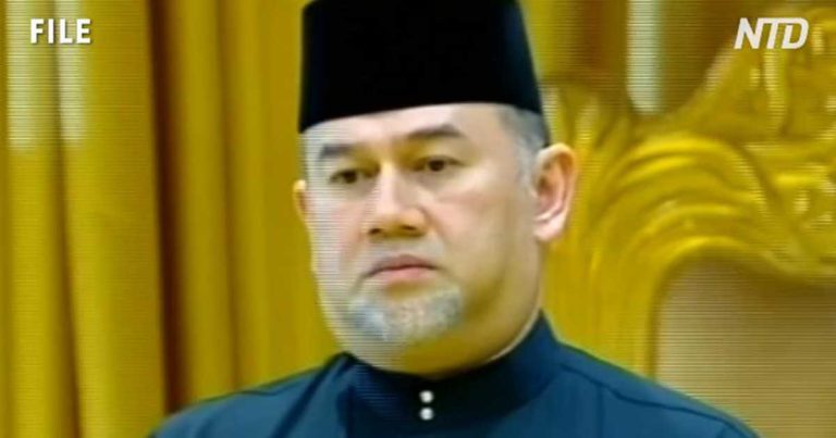 Raja Malaysia Muhammad V Turun Tahta