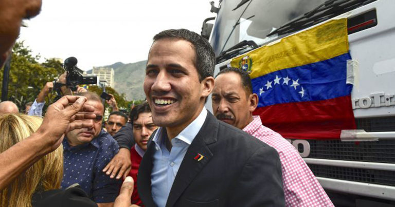 Presiden Interim Venezuela Datangi Perbatasan Tempat Bantuan Kemanusiaan Tertahan