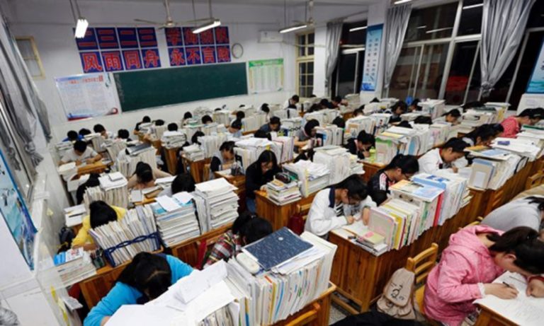 Siswa SMA Kehilangan Pendaftaran Siswa Semalam, Ungkap Korupsi Sistem Pendidikan Tiongkok