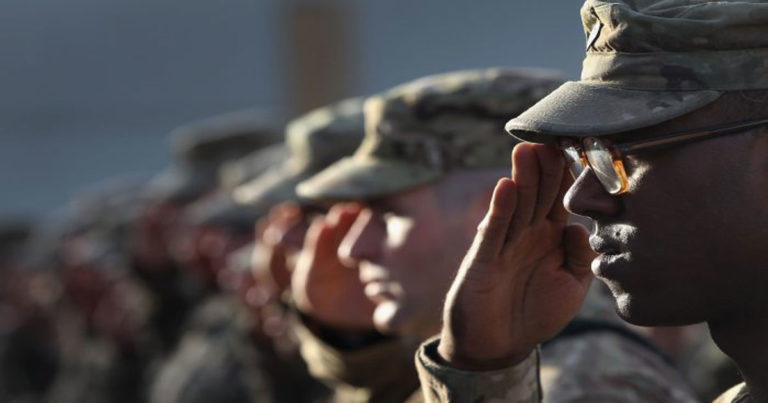 Pentagon Tandatangani Instruksi Pembatasan Transgender Masuk Militer