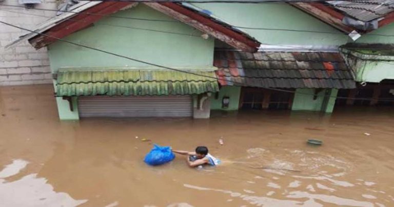 16 Warga Meninggal Dunia Akibat  Banjir di Jabodetabek Diantaranya Karena Hipotermia