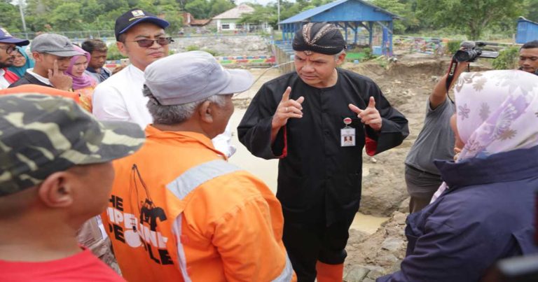 Gubernur Jawa Tengah Keliling Pantau Banjir di Grobogan