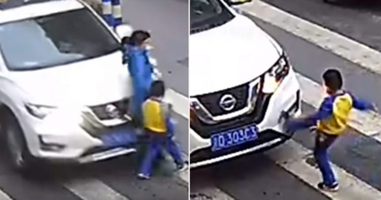 Mereka Merekam Reaksi Seorang Anak Berusia 7 Tahun Terhadap Mobil yang Melanggar Ibunya