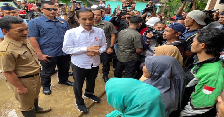 Sempat Batal, Akhirnya Jokowi Tinjau Penanganan Bencana Banjir di Sukajaya, Bogor