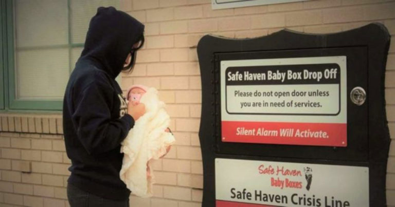 Mereka Menciptakan Brankas untuk Bayi dan Beberapa Bulan Kemudian Bayi Baru Lahir yang Ditinggalkan Muncul