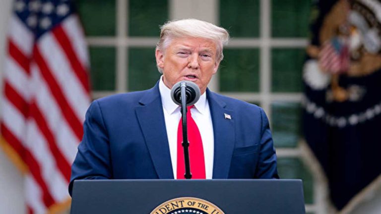 Trump Teken UU Sanksi Atas Perlakuan Komunis Tiongkok Terhadap Muslim Uighur