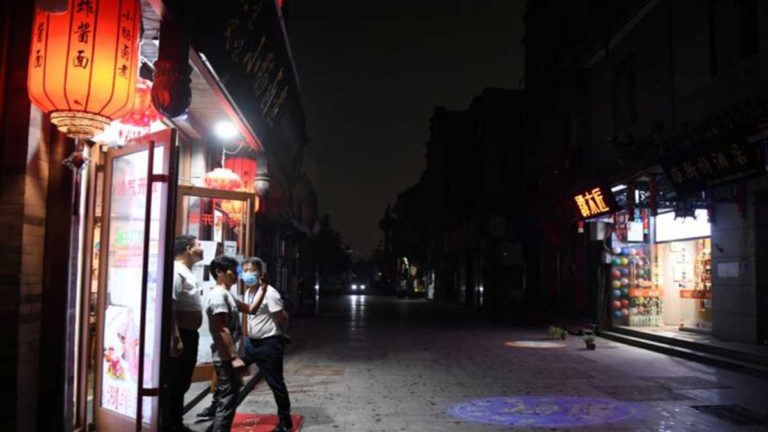 Cuaca Buruk Melanda Beijing Setelah Pertemuan Politik Tahunan Legislatif Komunis Tiongkok, Pensiunan Pejabat Tiongkok : Seperti Alarm dari Dewa