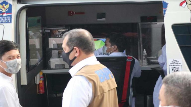 Gugus Tugas Nasional Hadirkan Dua Mobile Combat COVID-19 Pengujian Sampel di Jawa Timur