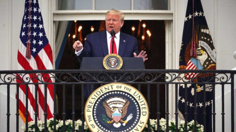 Trump Perintahkan Seluruh Tempat Ibadah Dibuka Lagi, AS Membutuhkan Lebih Banyak Doa
