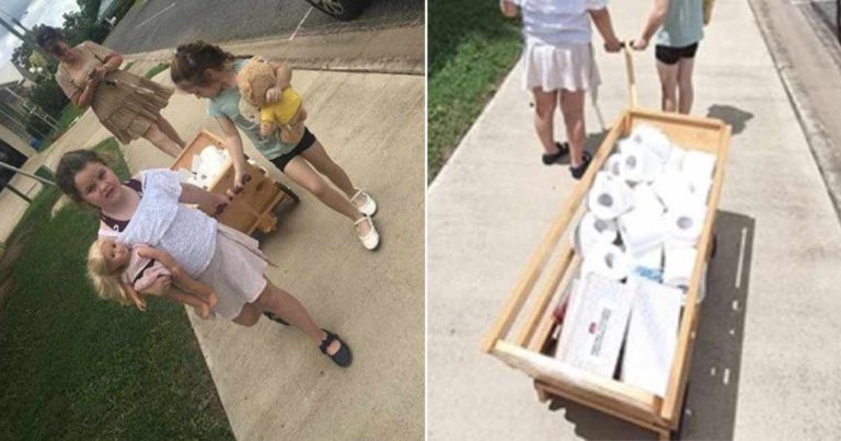 2 Gadis Kecil Ini Menghabiskan Semua Uangnya untuk Membeli Kertas Toilet dan Membagikannya pada Tetangganya