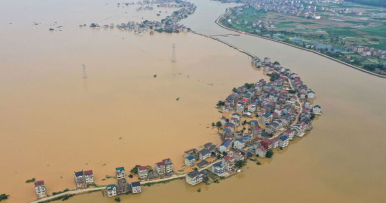 Penduduk Desa Tiongkok Memohon Bantuan Karena Banjir Semakin Memburuk, Pihak Berwenang Membiarkan Sungai Meluap