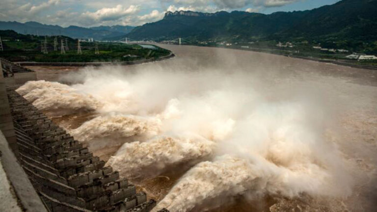 Tiga Sungai Utama di Tiongkok Banjir, di Mana Jutaan Warga Hidup di Zona Bahaya
