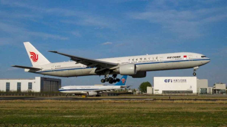 Seorang Penumpang Dilaporkan Bunuh Diri, Pesawat Air China Mendarat Darurat