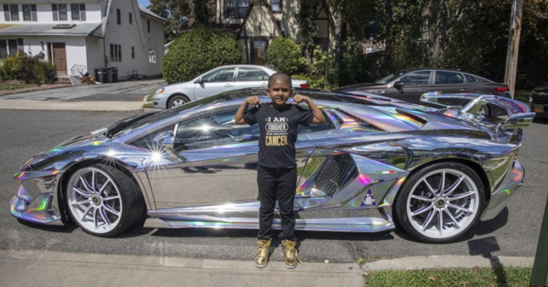 Bocah 7 Tahun Mendapat Kejutan Tumpangan Supercar untuk Merayakan Kemenangan Melawan Kanker