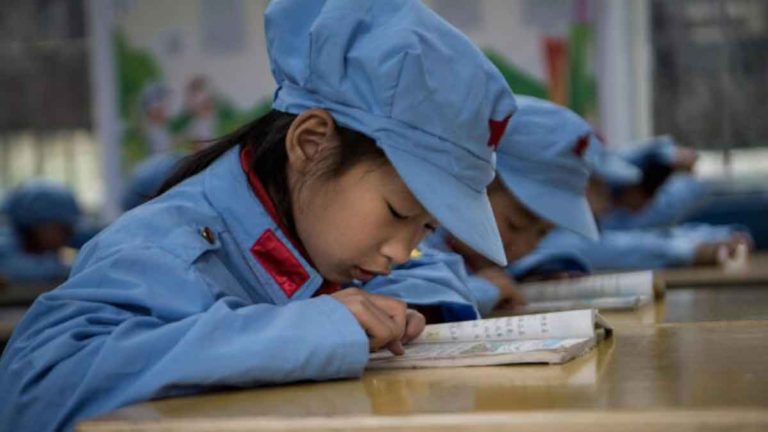 Bagaimana Partai Komunis Tiongkok Mencuci Otak Warga Tiongkok untuk Mengendalikan Mereka