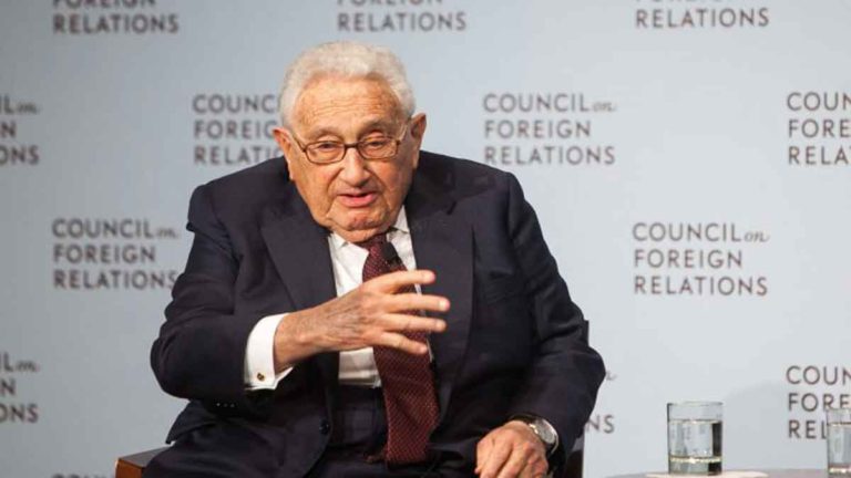PKT yang Putus Asa Terpaksa Minta Bantuan Henry Kissinger yang Telah Berusia Seabad