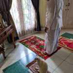 Kucing Mendapat Sajadah Sendiri 2